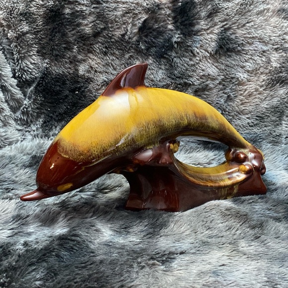Blue Mountain Pottery Dolphin Brown
Large 16 Inch Vintage Glazed Pottery - Picture 2 of 16